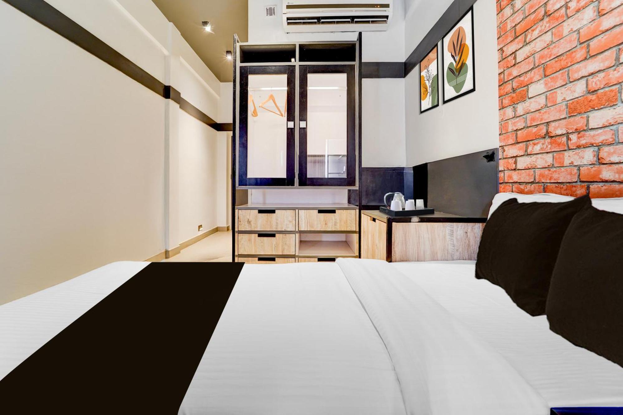 Super Townhouse Oak Mangalore Exterior photo