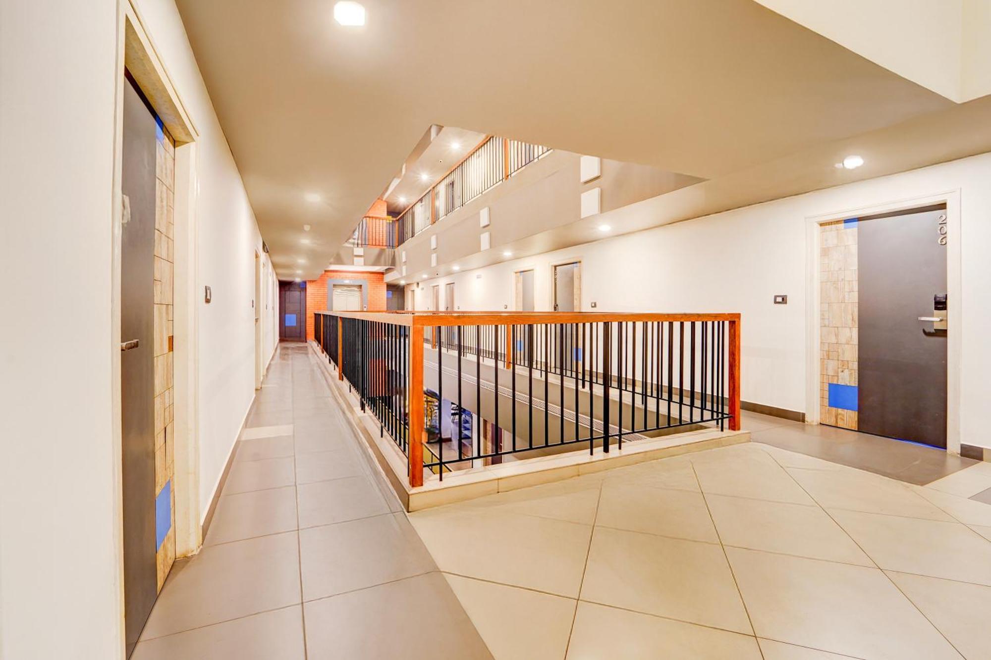Super Townhouse Oak Mangalore Exterior photo